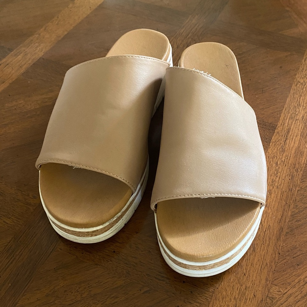 Adrienne Vittadini Sport sandal